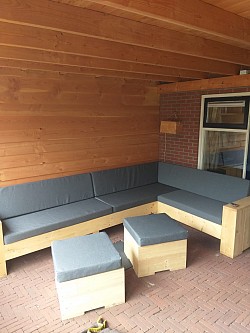 Meubelstoffering,bekleding,op maat, tuinkussens